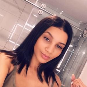 Meet your Posher, Lena